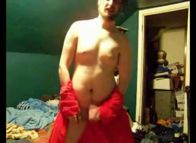 Video :Horny dude masturbating in webcam porn